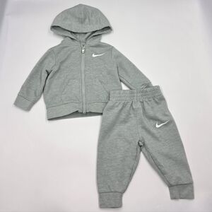 Nike baby two-piece set size 3 months